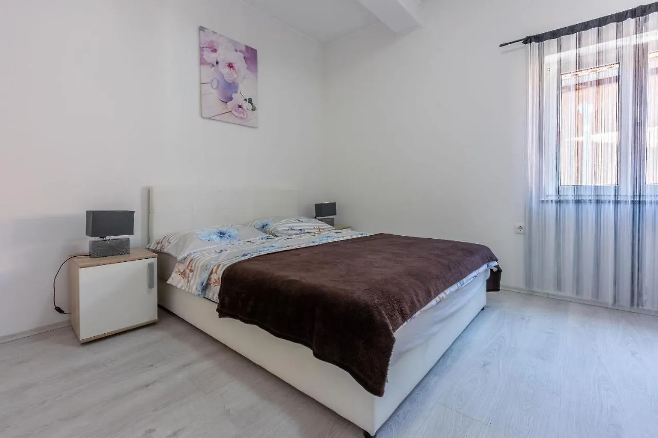 Apartment Danijel Novi Vinodolski 0*,